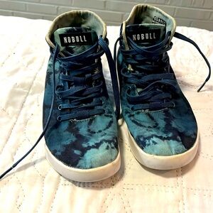 7.5 women’s NO BULLs.  Plenty of workouts left in them!